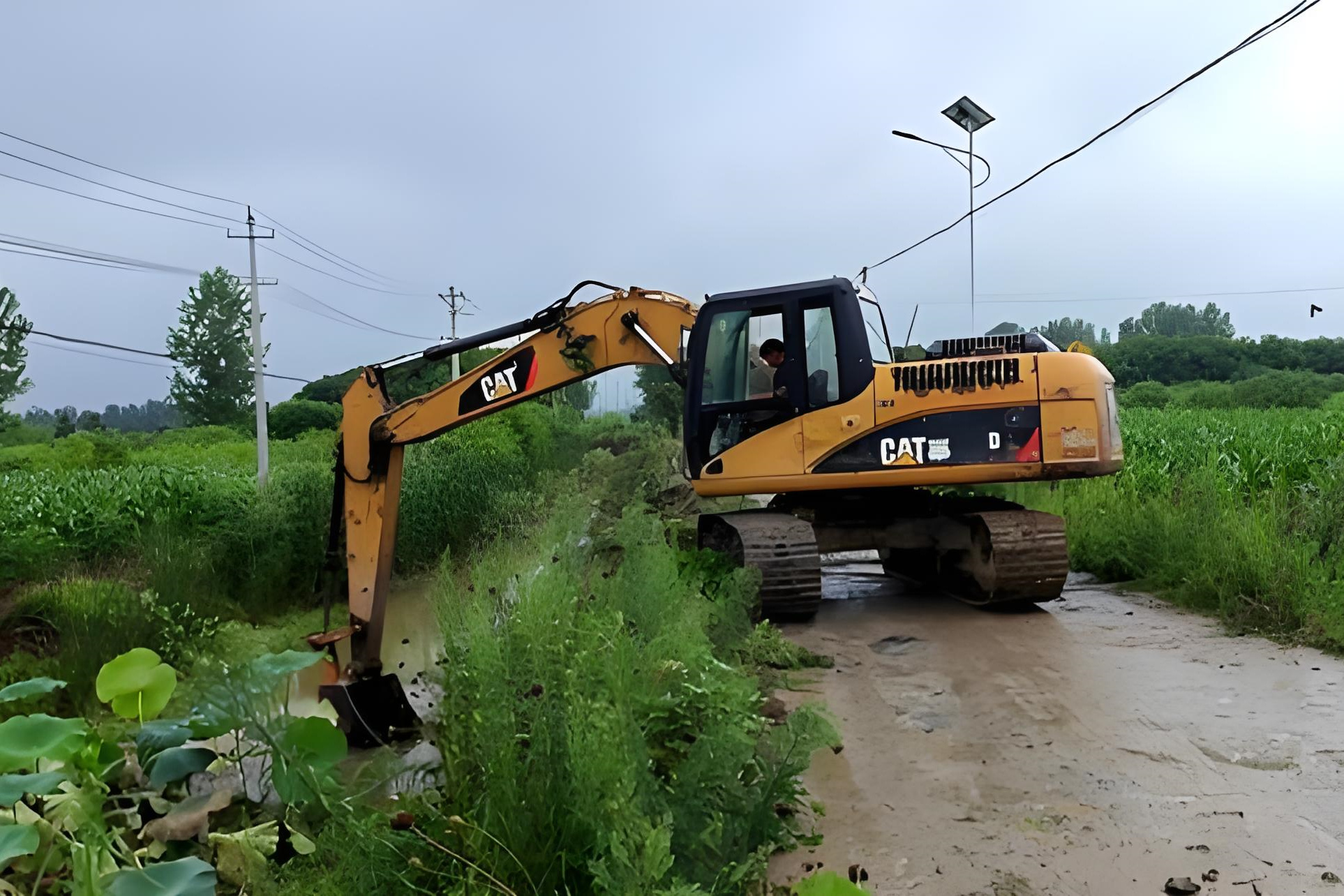 長(zhǎng)沙水挖清淤團(tuán)隊(duì)泓樺錦嘉-沼澤地清淤費(fèi)用大概是怎樣計(jì)算的??