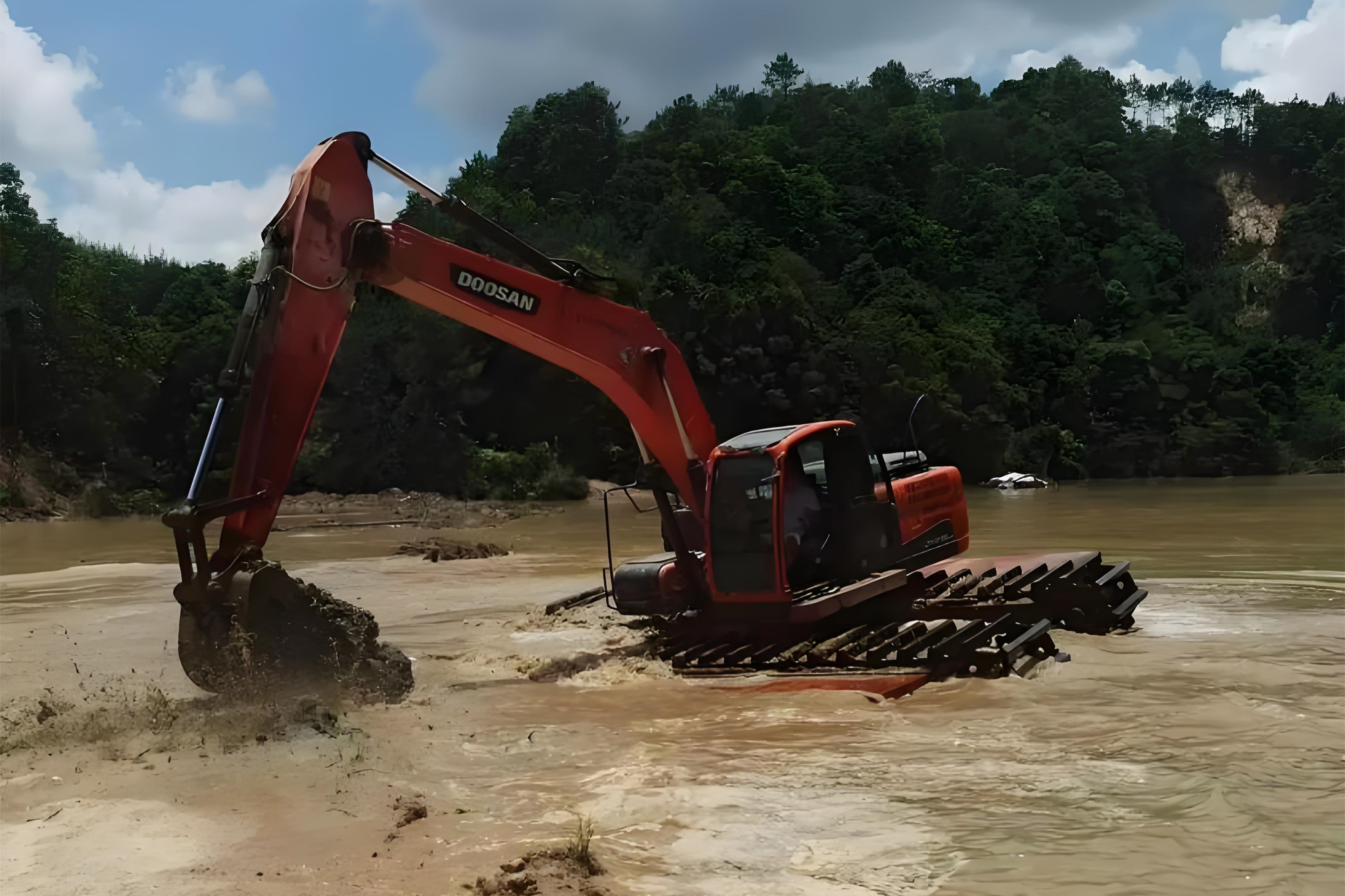 湖南長沙挖機清淤施工隊-小河道清淤的費用大概是多少錢一米?